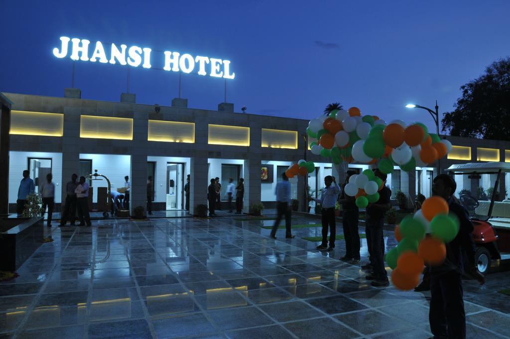 Jhansi Hotel Exterior foto